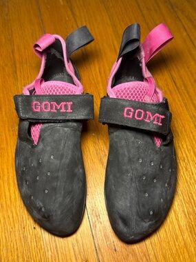 GOMI CLIMBING SHOES